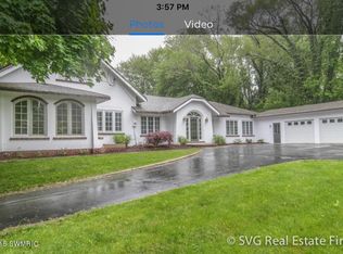 1040 Oakleigh Rd NW, Grand Rapids, MI 49504