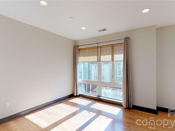 2nd image of 2200 Lyndhurst Ave Unit 105