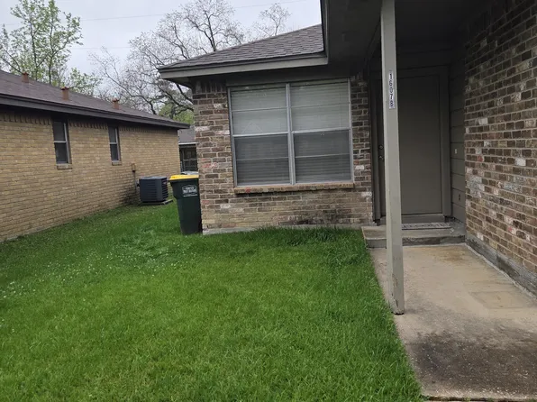 1607 Hazelwood St #B, Conroe, TX 77301
