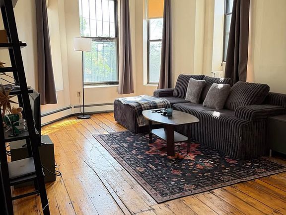 3rd image of 31 Fort Ave #2
