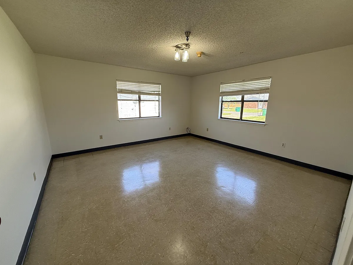 Building Photo - 208 Diplomat Way