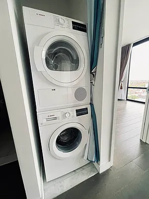 Rented by E Realty International Corp | media 4