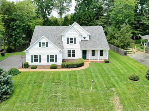 1290 River Chase Ln, Charlottesville, VA 22901