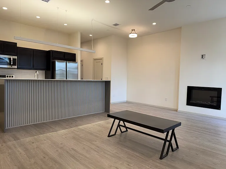 575 S Fretz Ave — Photo 3