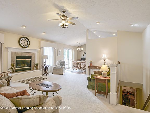 3rd image of 1564 Antler Cir