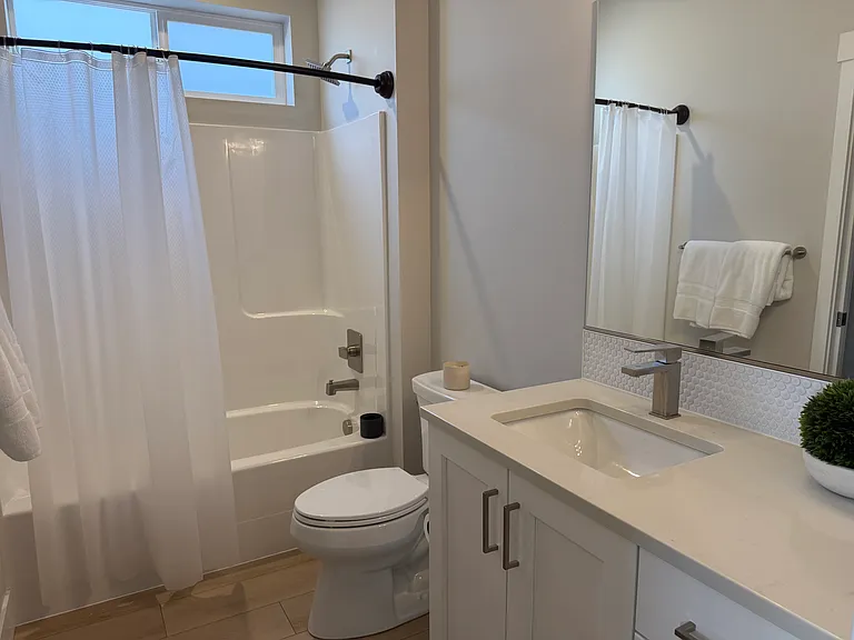 Full shared bathroom