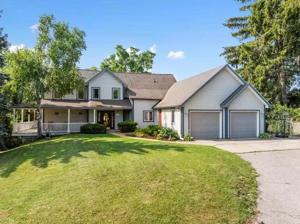 311 Foxwood Ln, Petoskey, MI 49770
