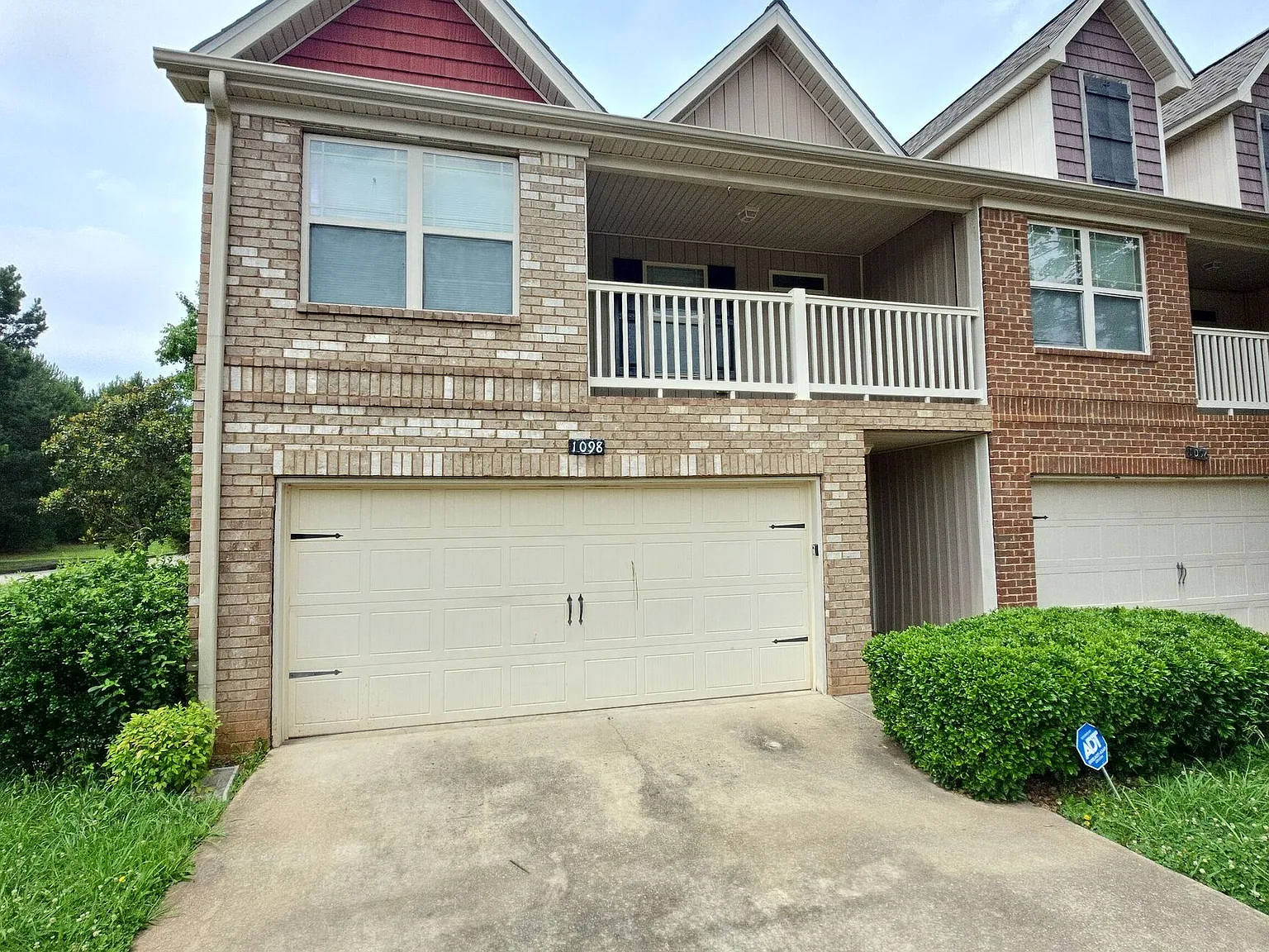 3 bed, 5.0 bath, 1704 sqft, $1,650 — Photo 1