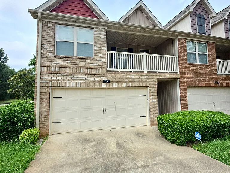 1098 McConaughy Ct — Photo 1