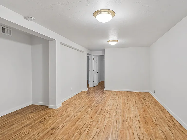 220 Minnesota Ave — Photo 17