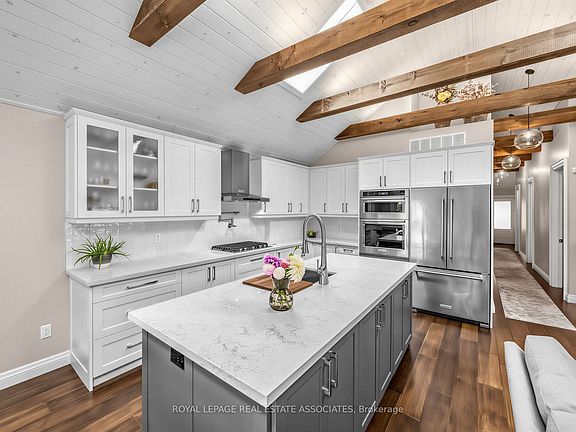4th image of 41 Ringley Ave