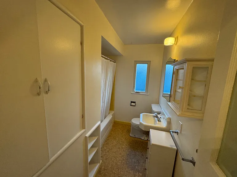 Bathroom with tub/shower and large linen closet
