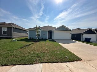 304 NW Pinwheel St, Gentry, AR 72734