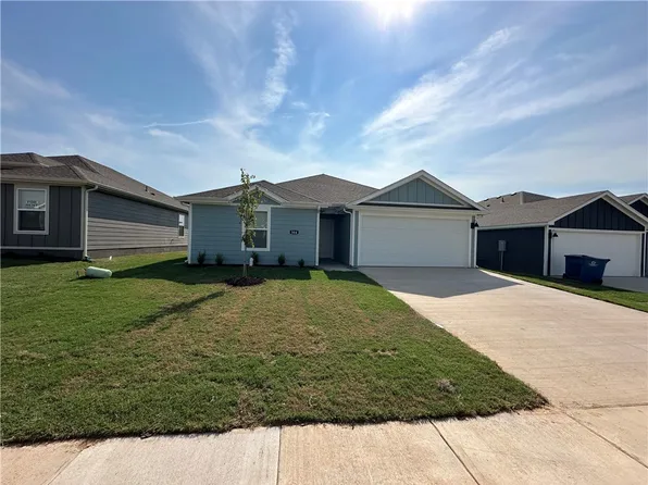 304 NW Pinwheel St, Gentry, AR 72734