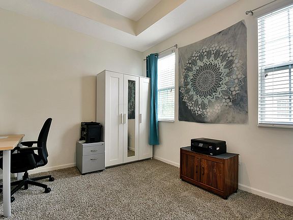4th image of 687 Wintergreen Way