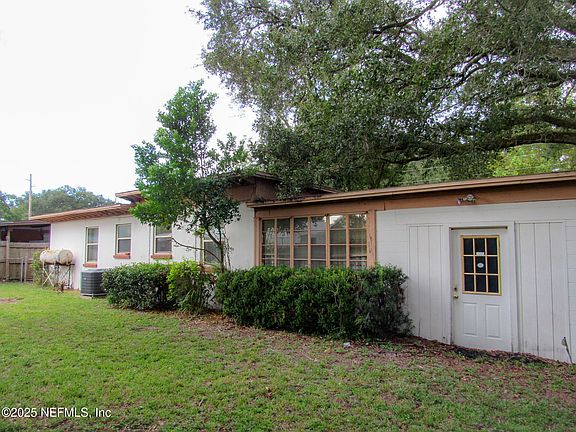 3rd image of 1065 UNDERHILL Drive