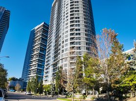 151 Village Green Sq