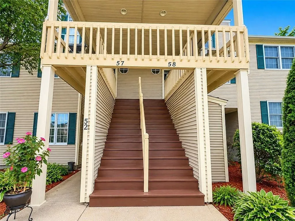 2 bed, 1.0 bath, 1205 sqft, $1,850 — Photo 2