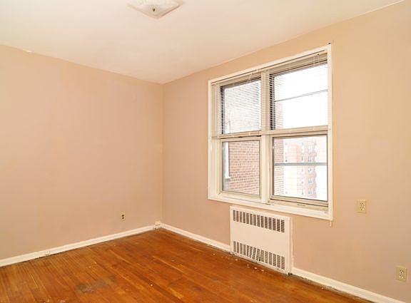 4th image of 501 Riverdale Ave APT 5A