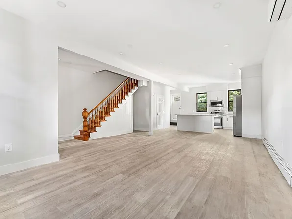 14-14 30th Rd, Astoria, NY 11102