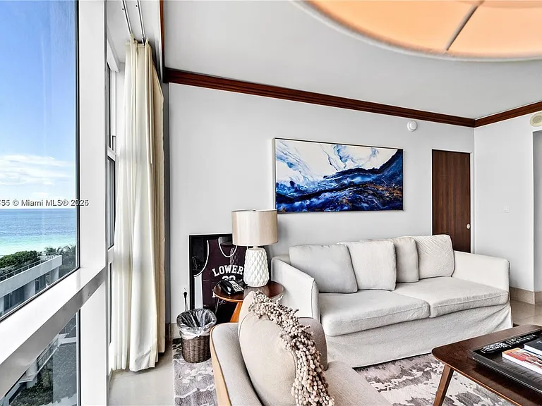 6801 Collins Ave #818 — Photo 2