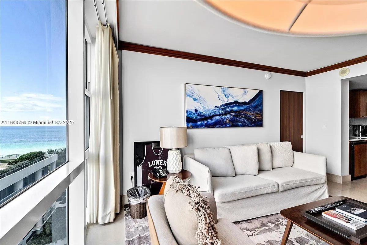 Building Photo - 6801 Collins Ave #818