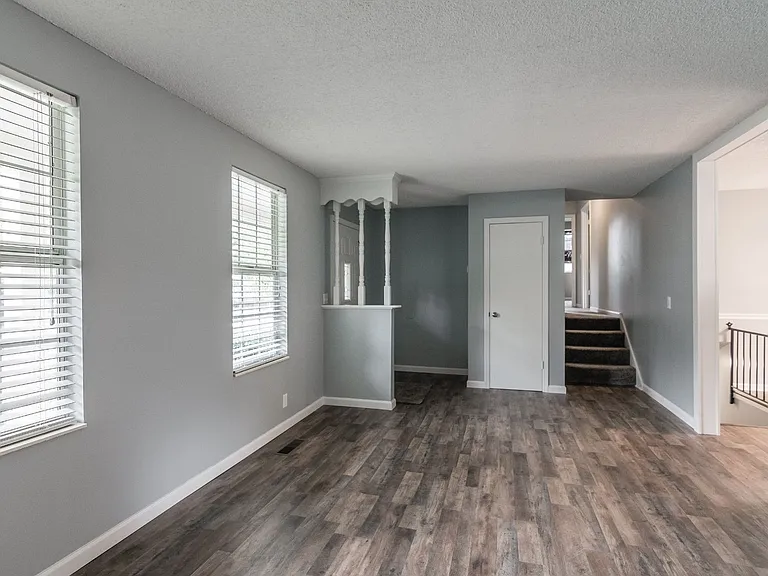 5216 Roxborough Dr — Photo 5
