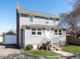 3 Alviter Pl, Bayville, NY 11709
