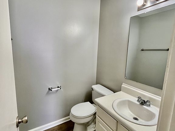 4th image of 1641 E Hudson Blvd