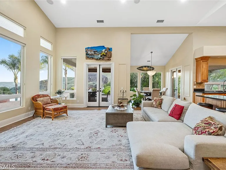 44915 Palladian Ct — Photo 36