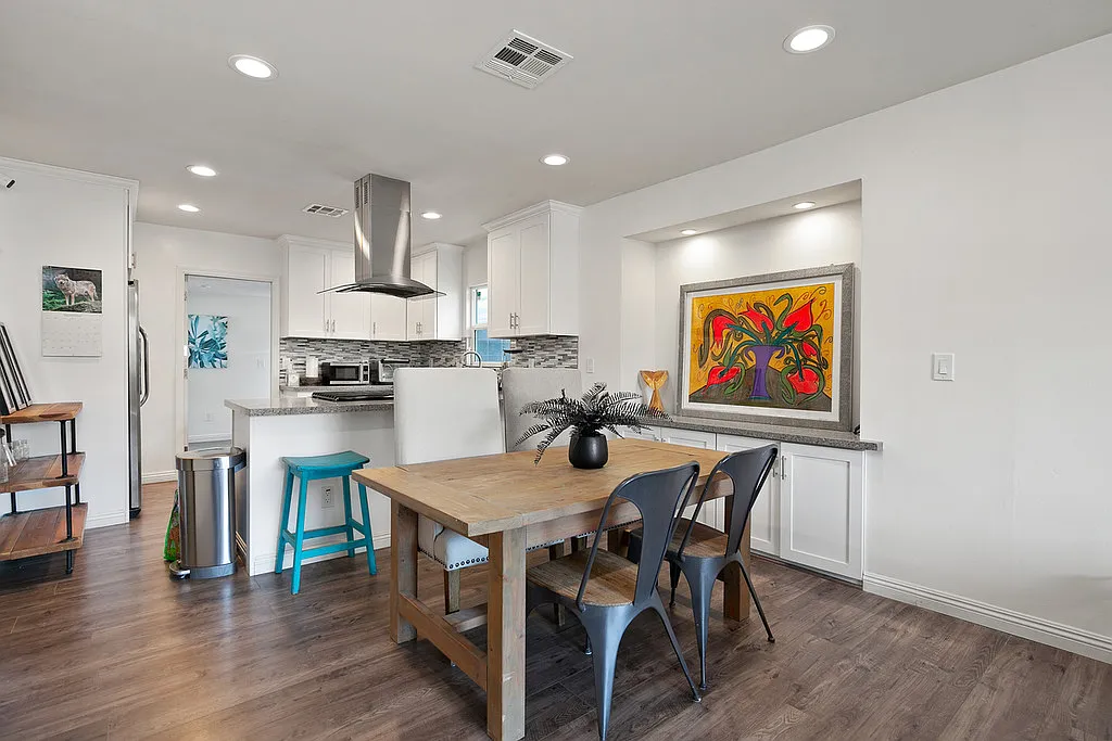 3 bed, 2.0 bath, $5,925 — Photo 3