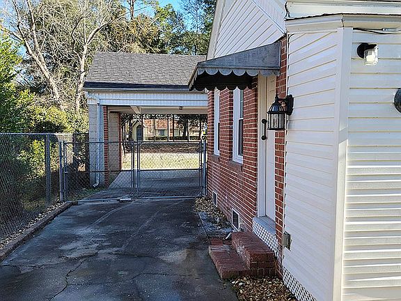 2nd image of 807 Fern St