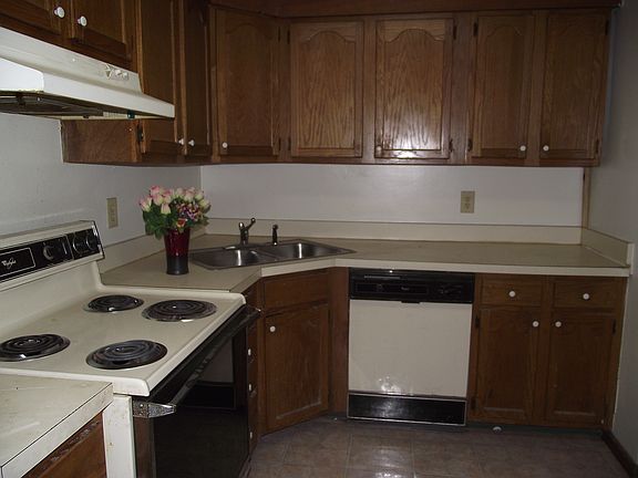 4th image of 973 Green St
