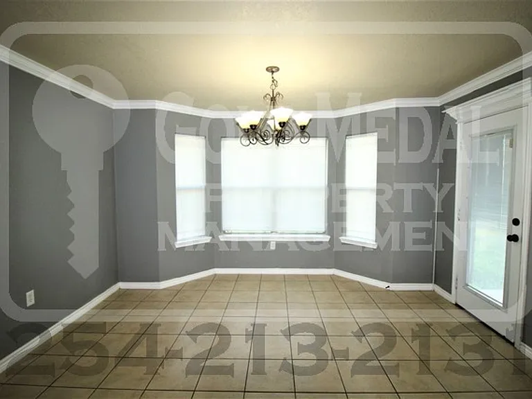 401 Hedy Dr — Photo 9