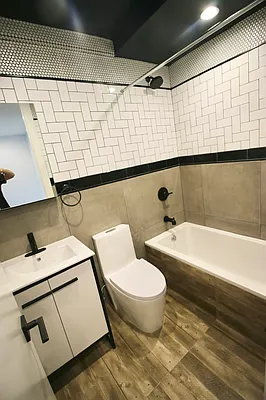 Rented by Delmark Realty LLC | media 32