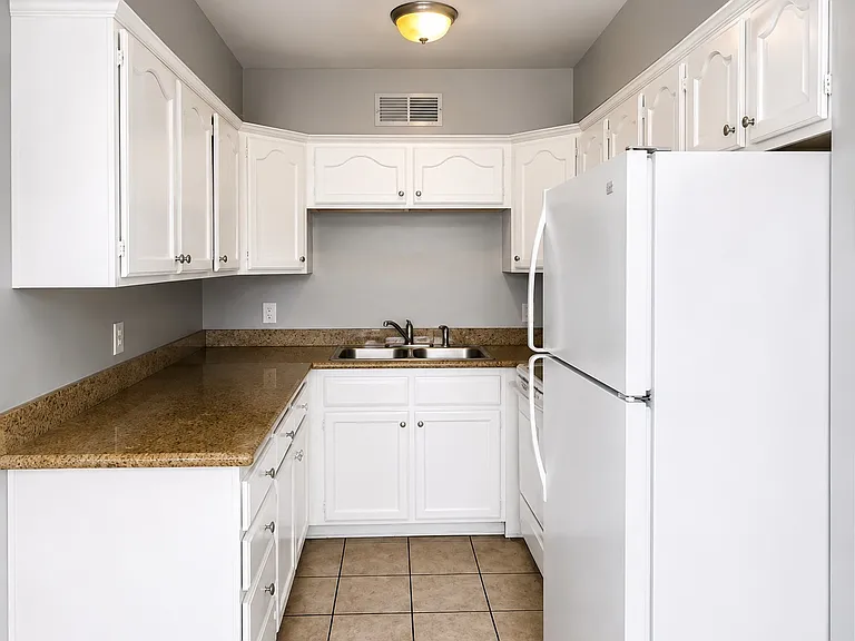 412 W Monroe Ave #12 — Photo 3