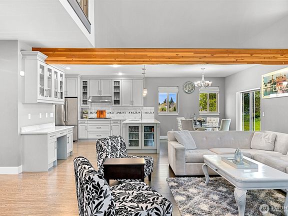 3rd image of 1072 W 55th Terrace