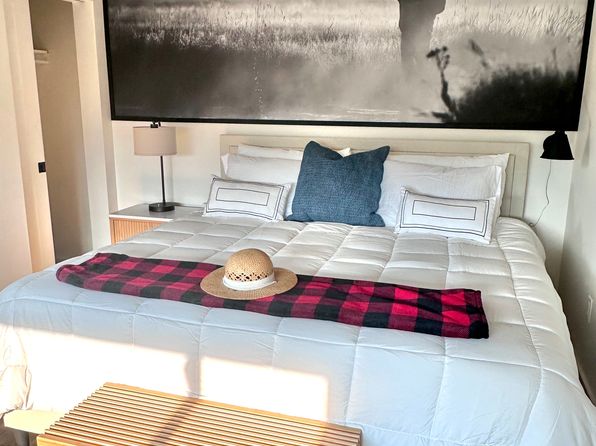 44 Alpine Village Cir