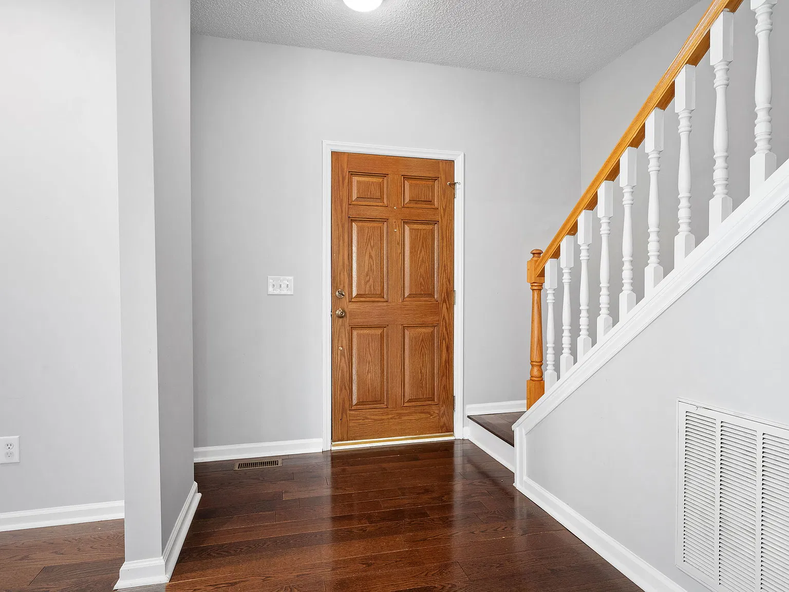 3 bed, 2.5 bath, 1987 sqft, $2,550 — Photo 3