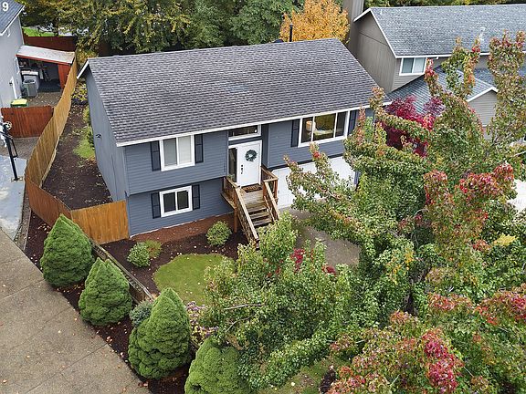 2nd image of 11869 SW Morning Hill Dr