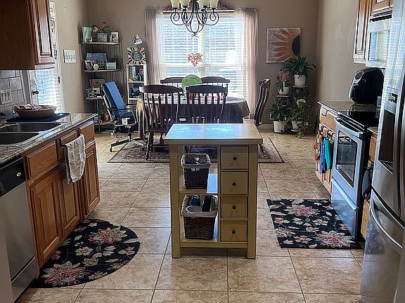 Kitchen/brkfst nook