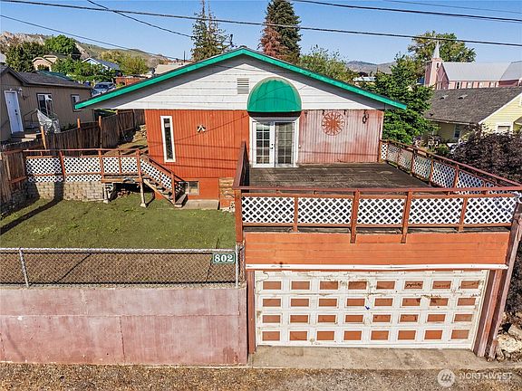 2nd image of 802 S Chelan Avenue