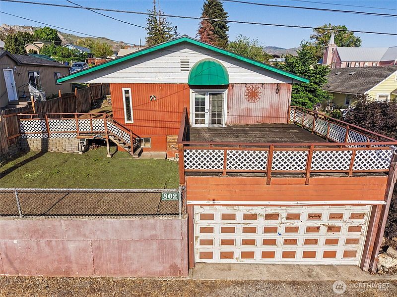 2nd image of 802 S Chelan Avenue