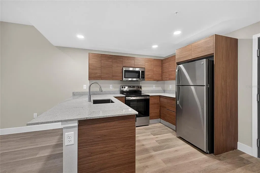 2 bed, 2.0 bath, 1044 sqft, $1,550 — Photo 4