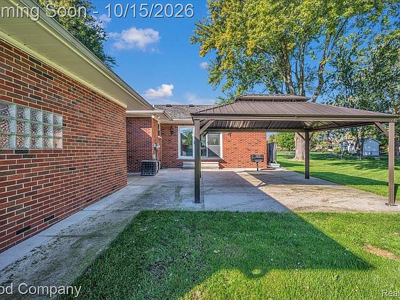 5th image of 22831 Ulrich St