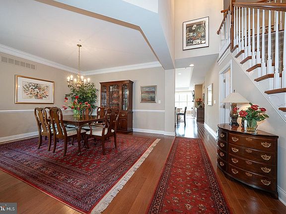 5th image of 30 Meadow View Ln
