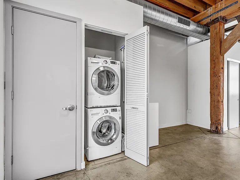 527 Molino St #110 — Photo 8