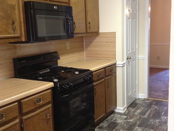 4th image of 2814 Briar Hill Ln SE #B