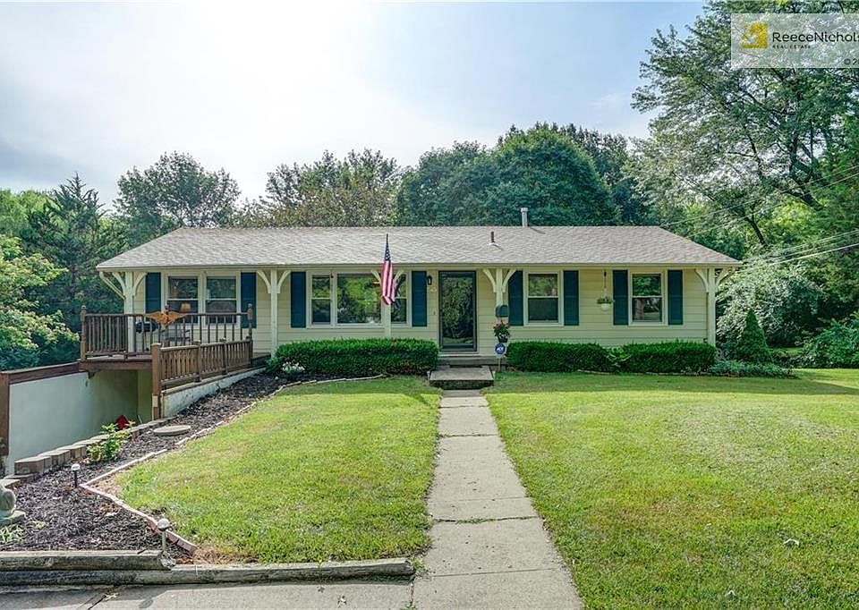 Situated on almost one acre lot! Serene and private cul-de-sac lot.