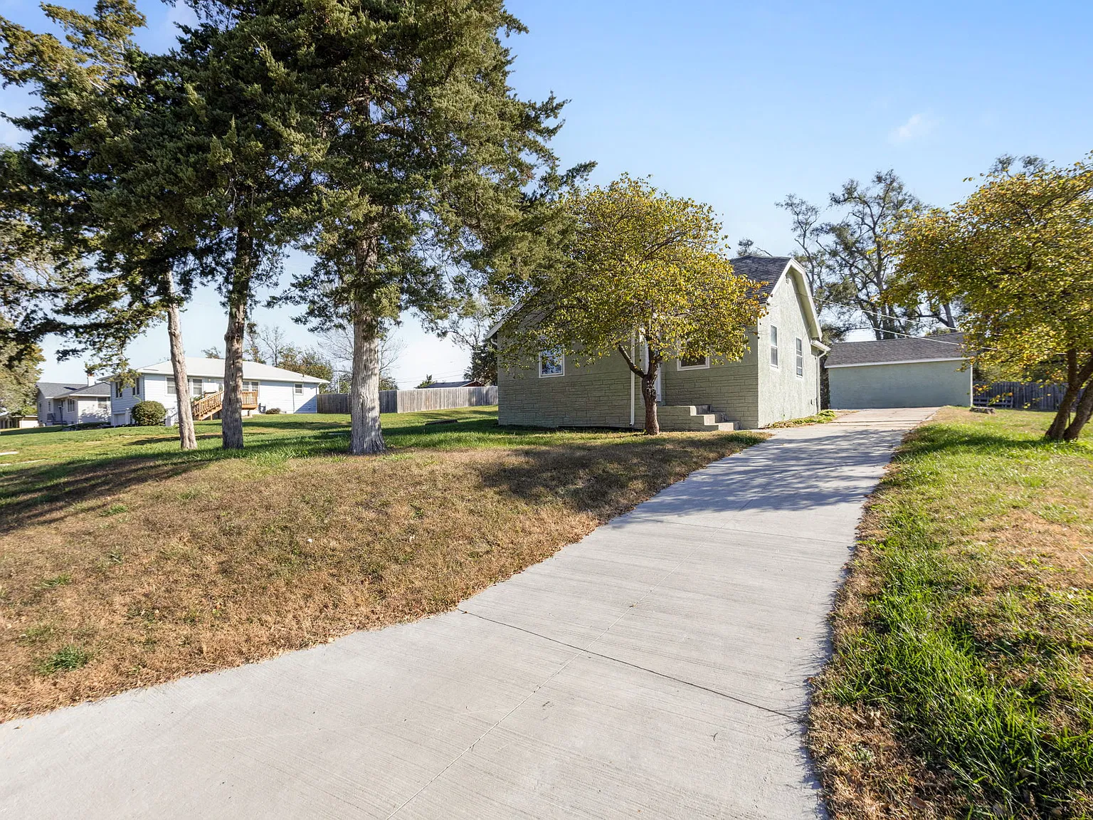 2 bed, 736 sqft, $1,650 — Photo 3